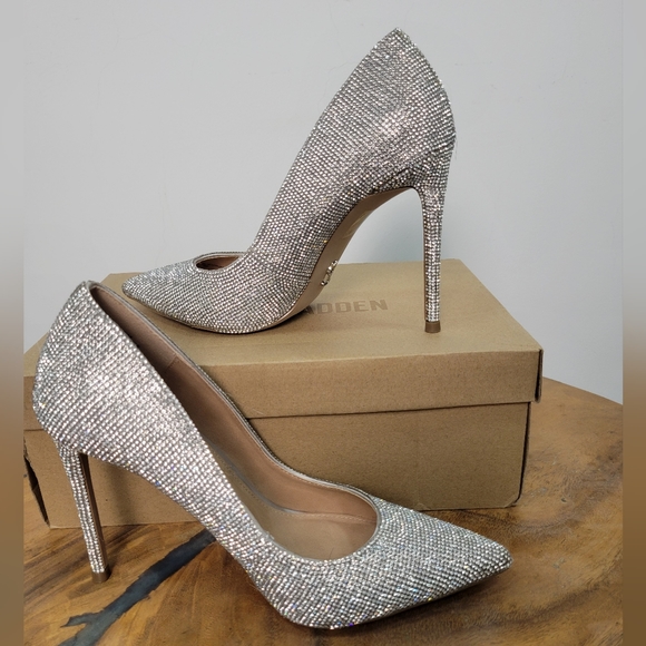 Steve Madden Shoes - Steve Madden Evelyn Silver Stiletto Heeled Pointed Toe Slip On Dress Pumps.  8.5
